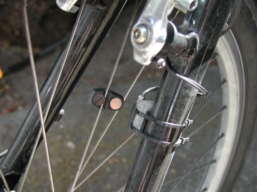 [angled spoke-magnet and fork-mounted sensor with foam offset]