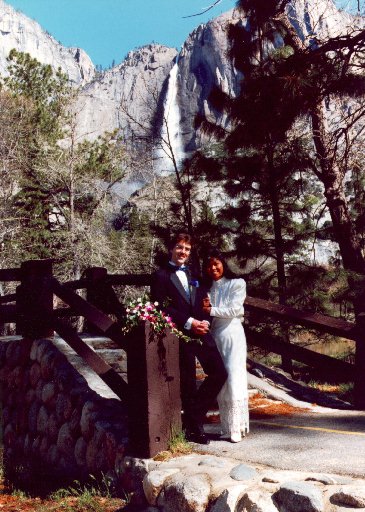 [full wedding photo of Greg and Veronica by Dan Warsinger]